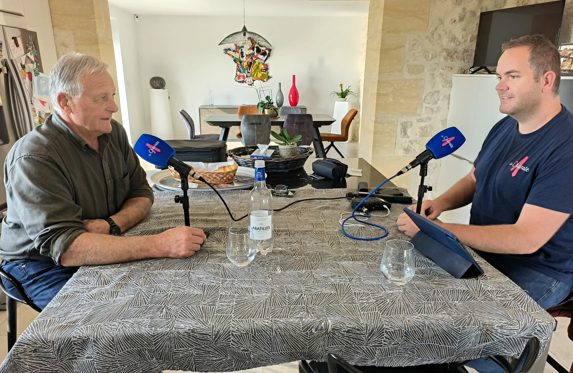 Daniel Dubroca et Yohan pendant l’enregistrement du podcast La Cravate.