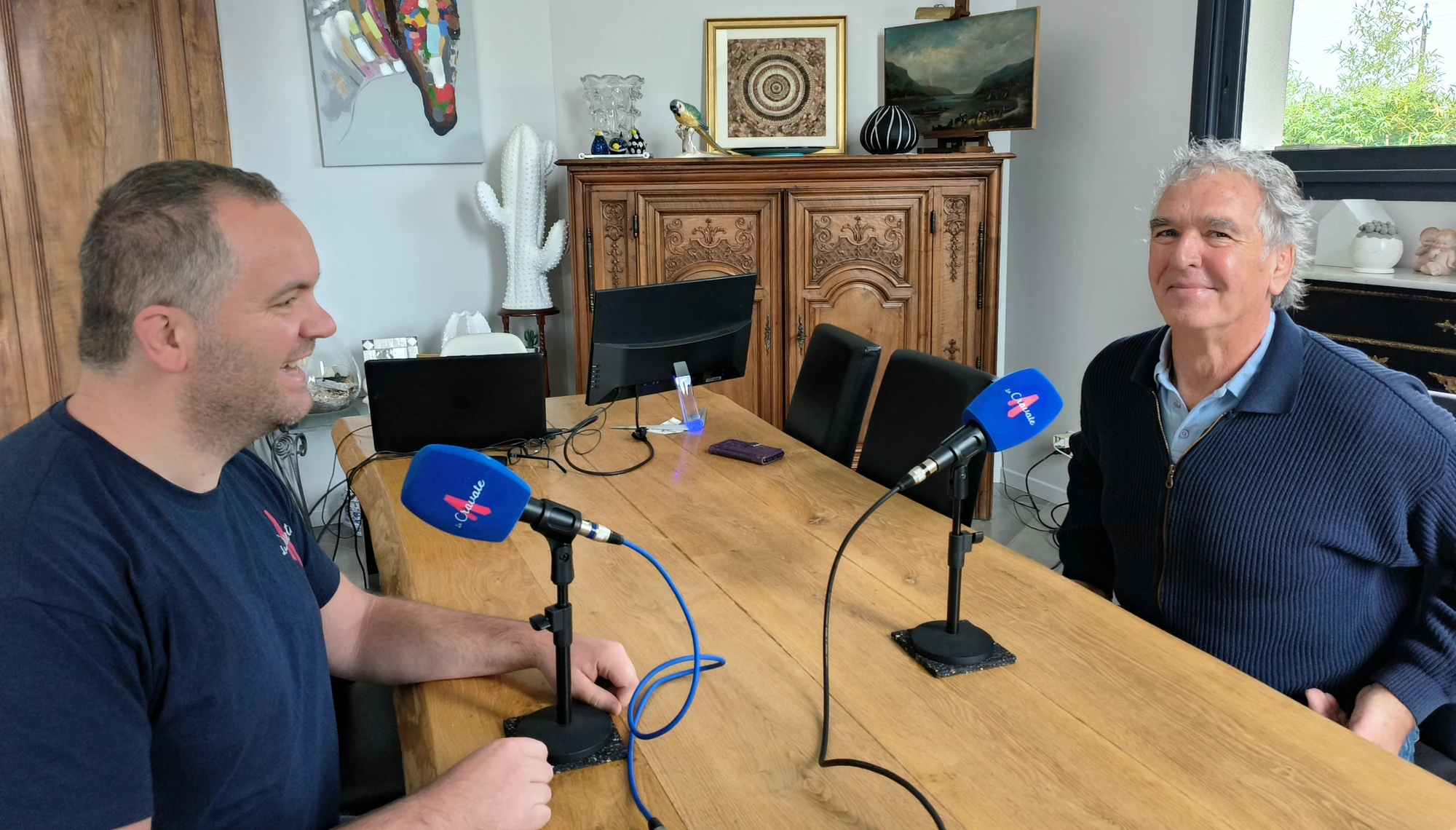 Albert Cigagna et Yohan pendant l’enregistrement du podcast La Cravate.