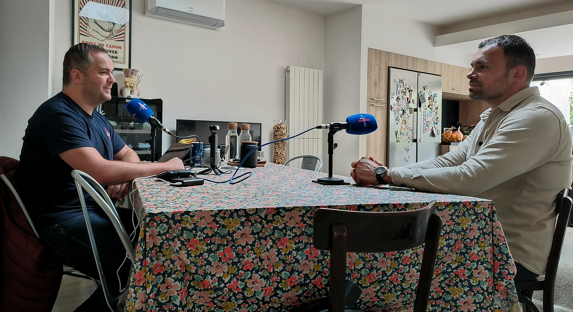 Sylvain Mirande et Yohan pendant l’enregistrement du podcast La Cravate.