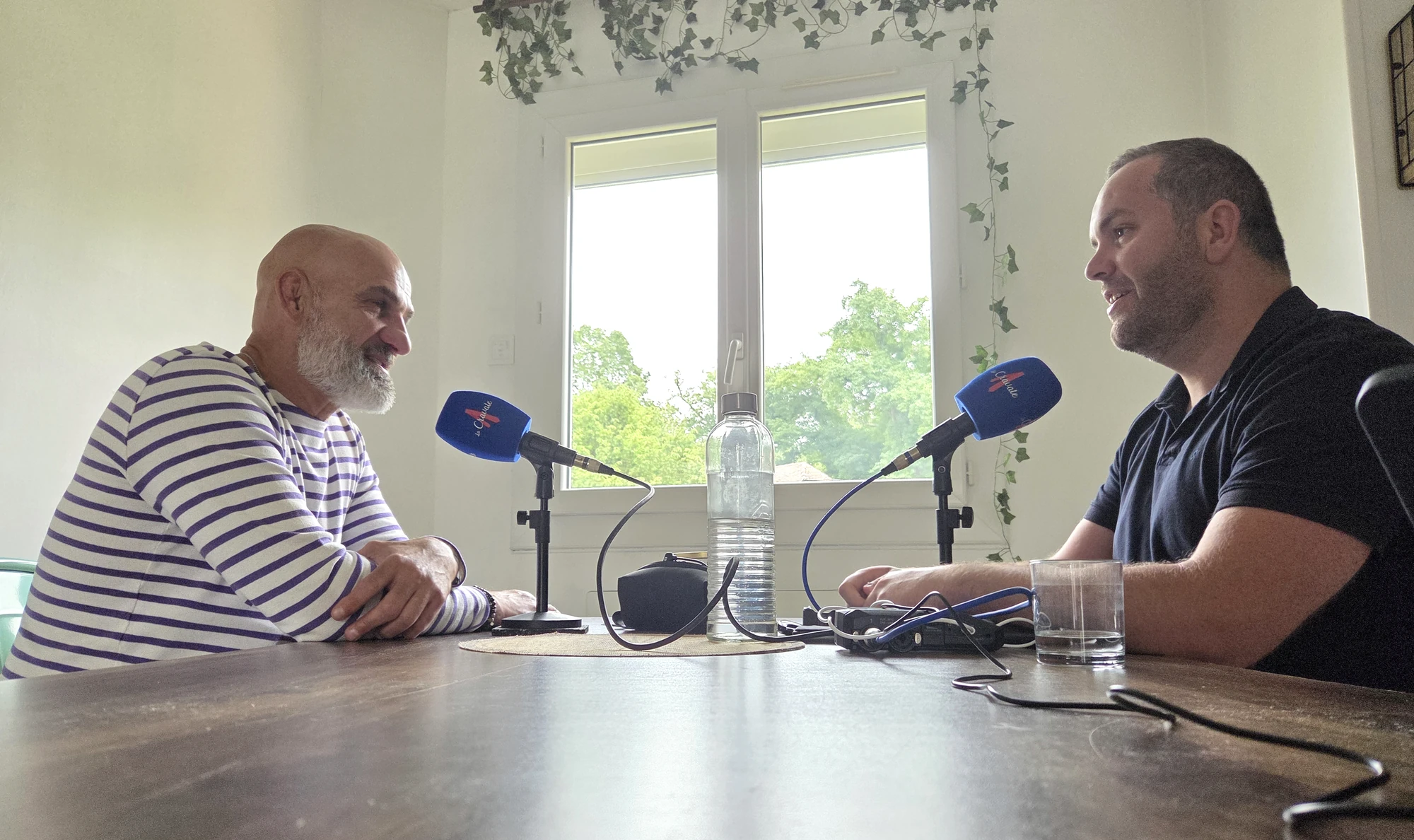 Philippe Ebel et Yohan pendant l’enregistrement du podcast La Cravate.