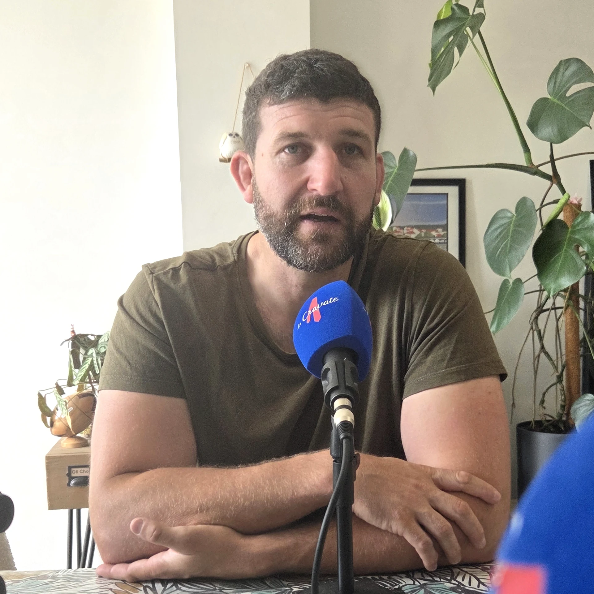 Clément Maynadier au micro pendant sa rencontre pour le podcast La Cravate.